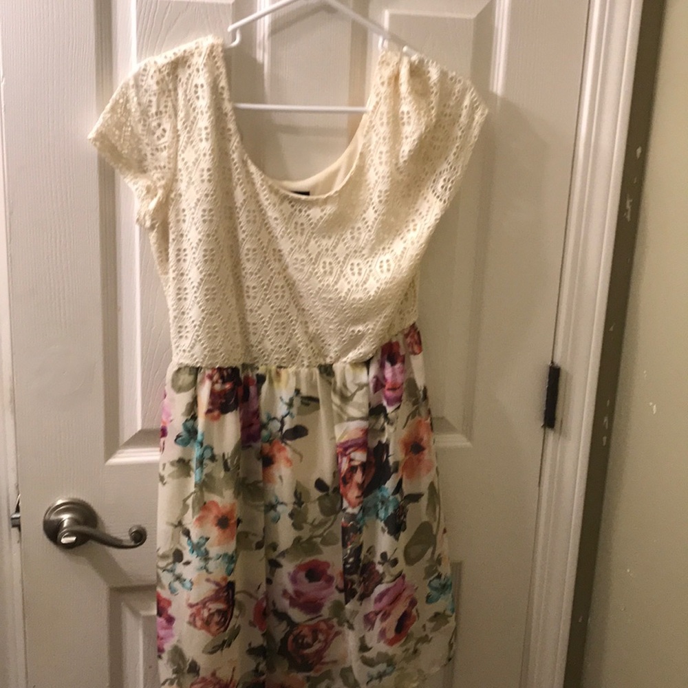 Rue21 floral print, lace dress